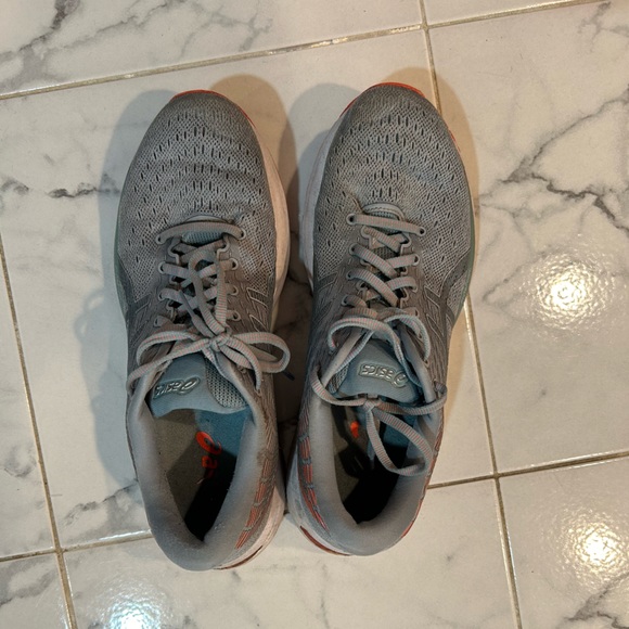 ASICS  size 10 very worn - Picture 1 of 10